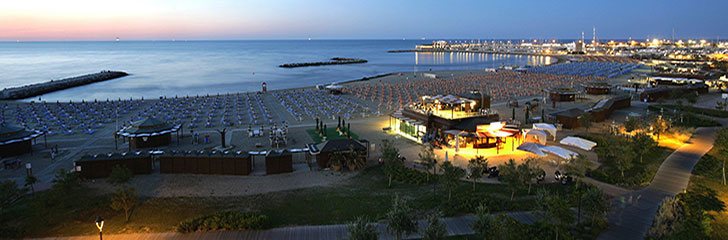 Vistas Panorámicas de la playa en Rímini